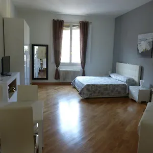  Apartamento Residenza Piazza Santo Stefano Italia